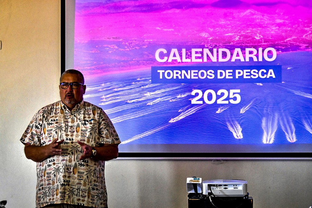 The Director of FONMAR, Martín Inzunza Tamayo