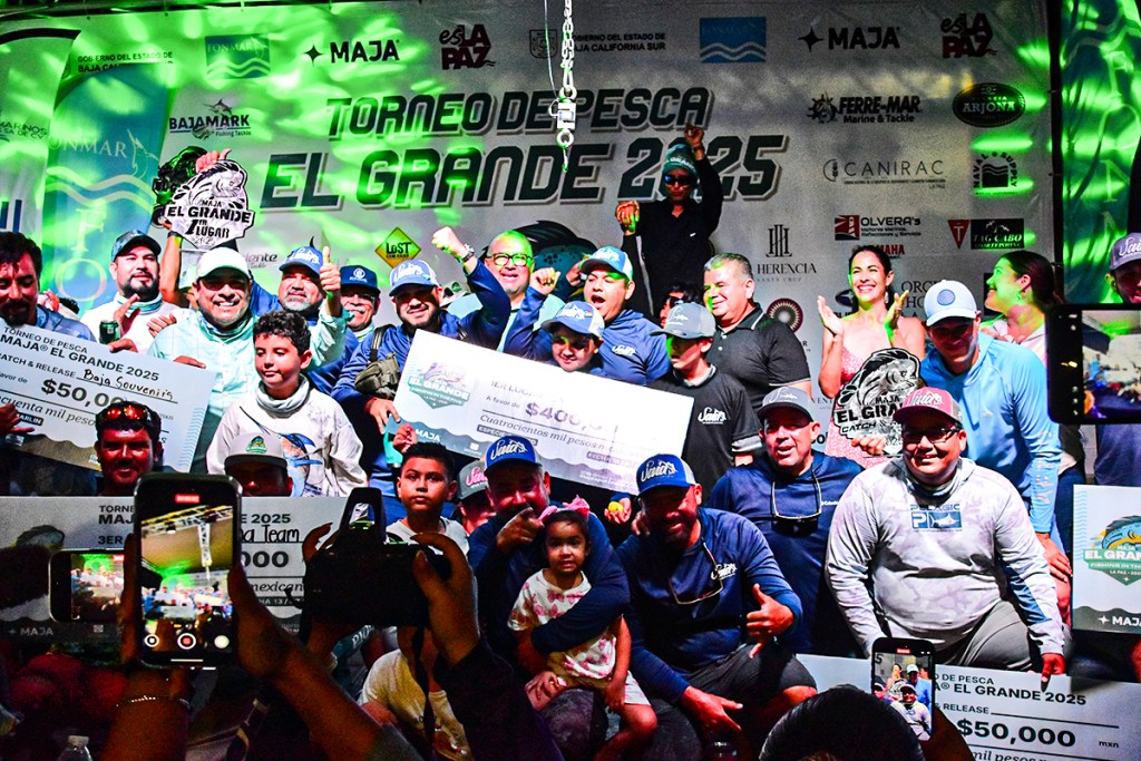 The second position went to the "Kingfish" team, with a specimen of 41.7 pounds and a prize of 300 thousand pesos; while third place went to "La Purina", with a catch of 39.4 pounds and a prize of 200 thousand pesos.